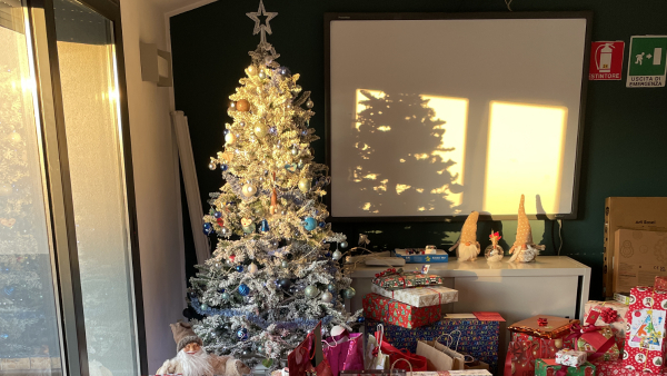 Un regalo sotto l’albero per i piccoli ospiti della Fondazione l’Albero della Vita ETS