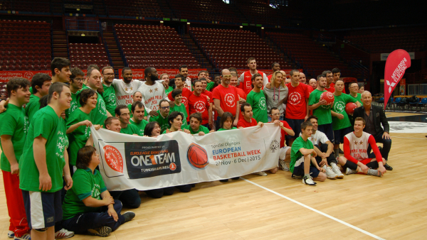 I ragazzi di Special Olympics con i loro idoli della EA7 Milano
